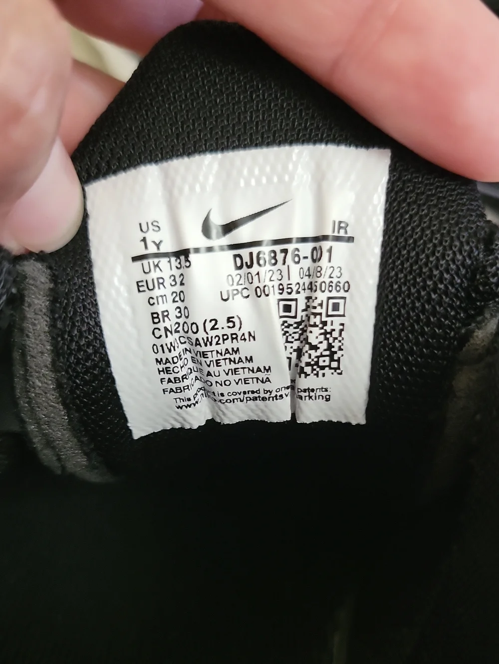 NIKE Air Max Plus 1 GS “Black Volt” Running Trainers. Size 1Y.